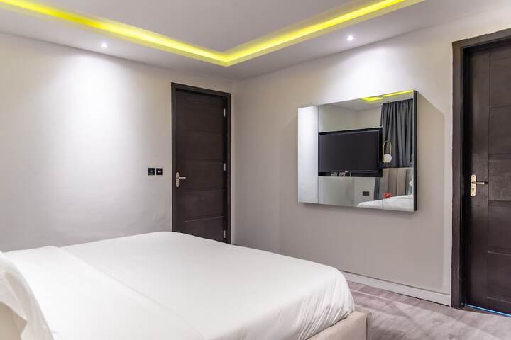 Room 53 of 81