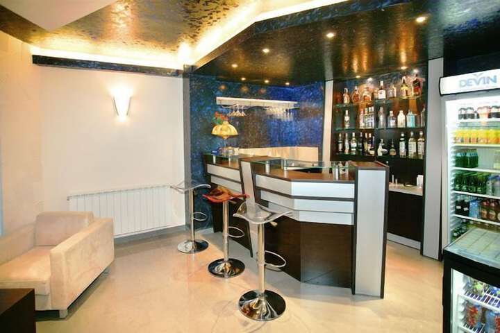Lounge 29 of 32