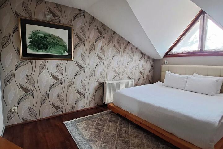 Room 16 of 47
