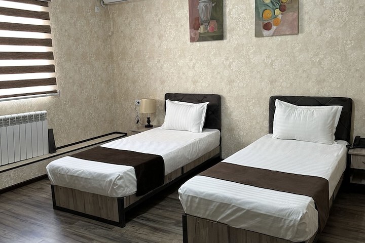 Room 9 of 27