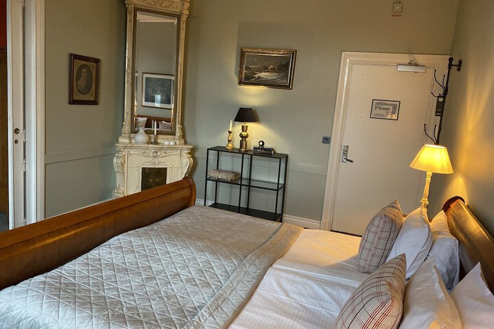 Room 18 of 60