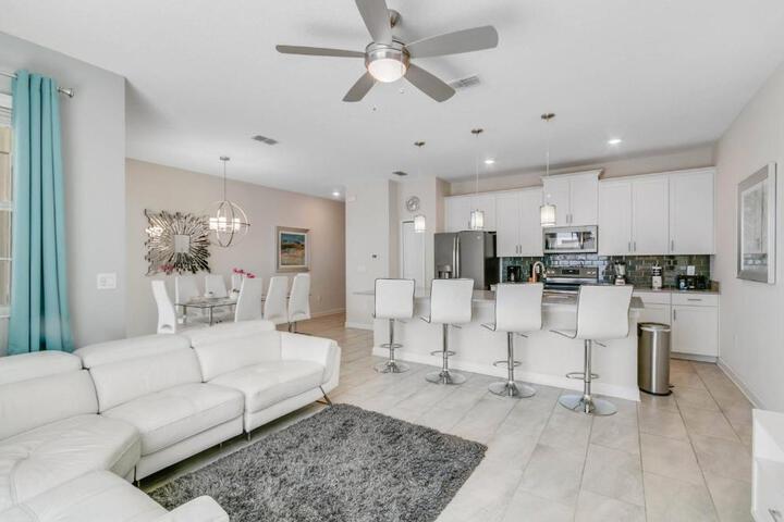 4 Bedrooms 3 Bathrooms Storey Lake 4863 RC in Kissimmee, FL