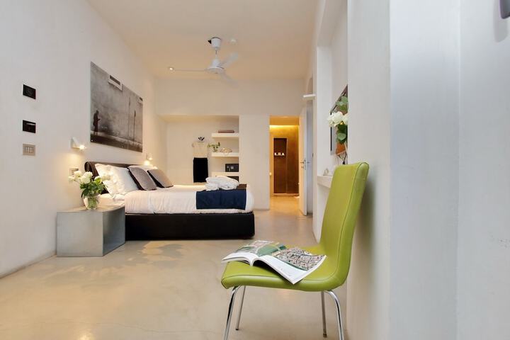 Room 15 of 33