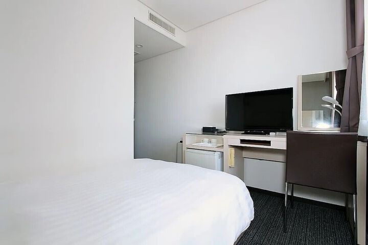 Room 2 of 5