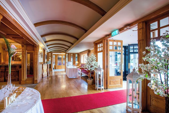 Entrance & Lobby