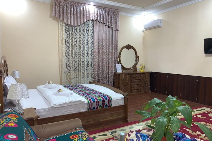 Room 13 of 32
