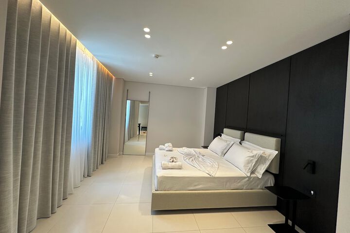 Room 63 of 142