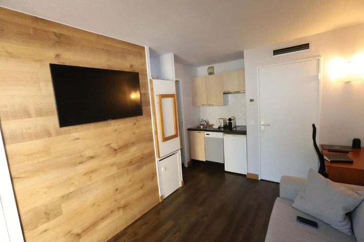 Room 30 of 53