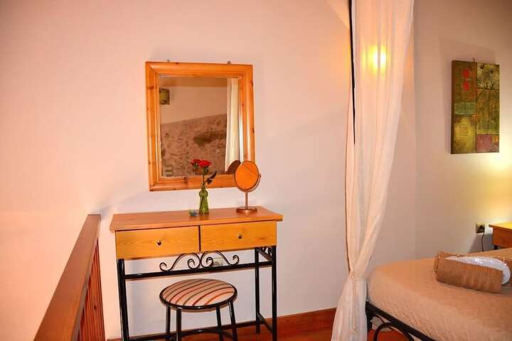 Room 9 of 25