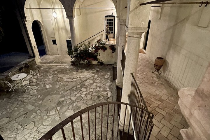 Room 17 of 62
