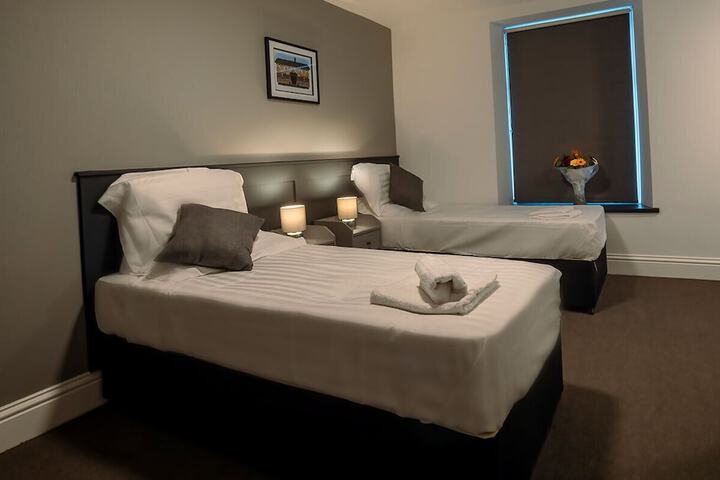 Room 4 of 25