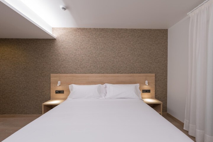 Room 42 of 122