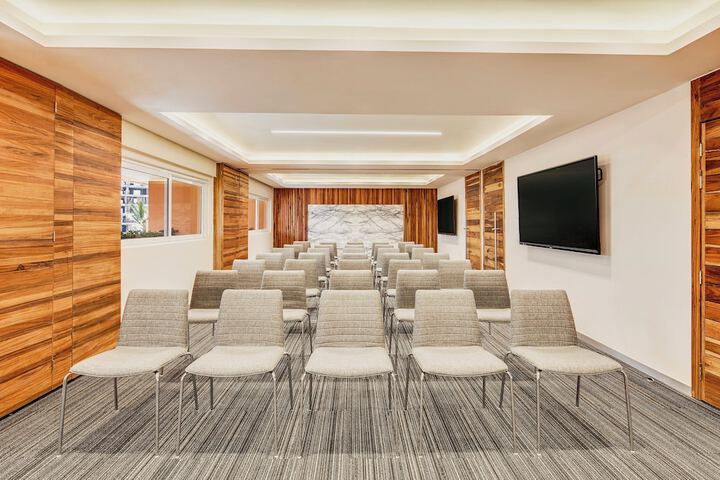 Business Center 115 of 164
