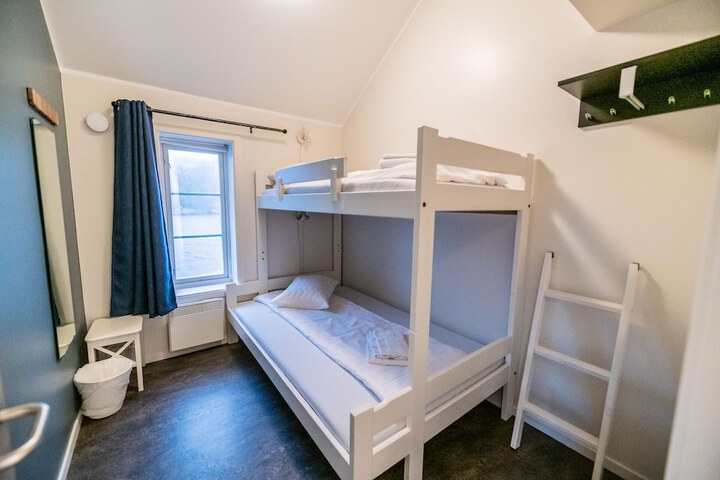 Room 2 of 31