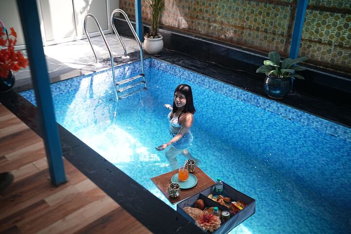 Pool 54 of 102