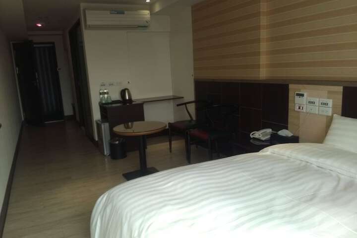 Room 9 of 22