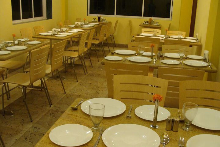 Dining 36 of 51