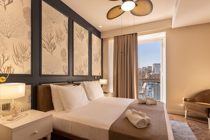 Room 3 of 74