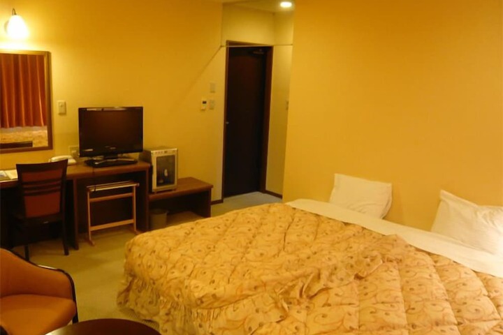 Room 4 of 24