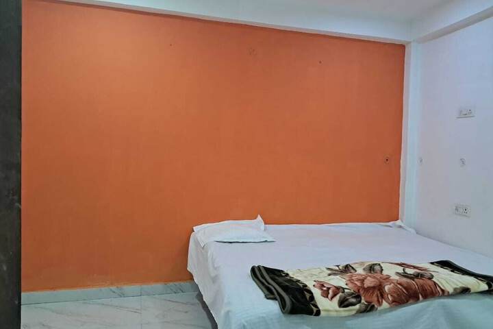 Room 2 of 17