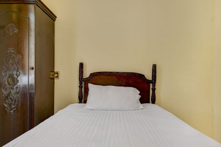 Room 32 of 61