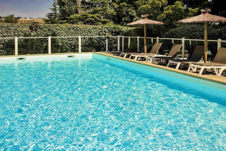 Pool 42 of 135