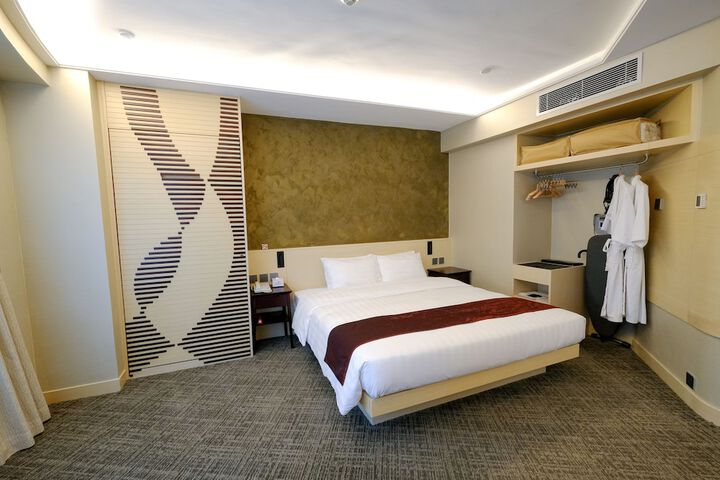 Room 27 of 67