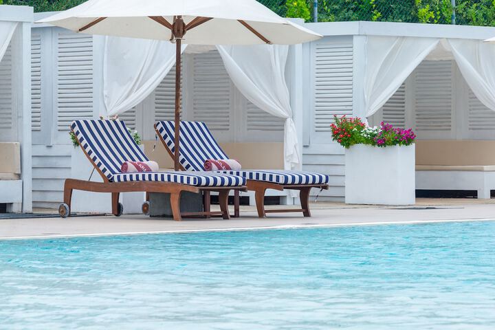 Hotel with Pool