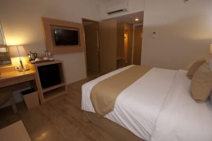 Room 14 of 32