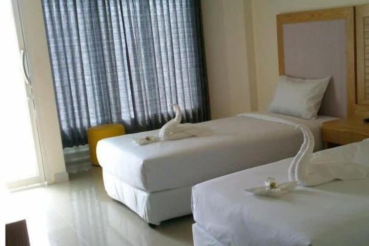 Room 32 of 69