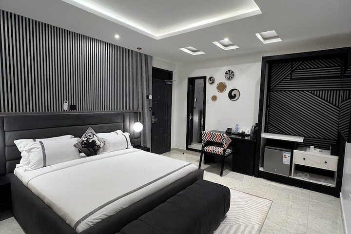 Room 37 of 60