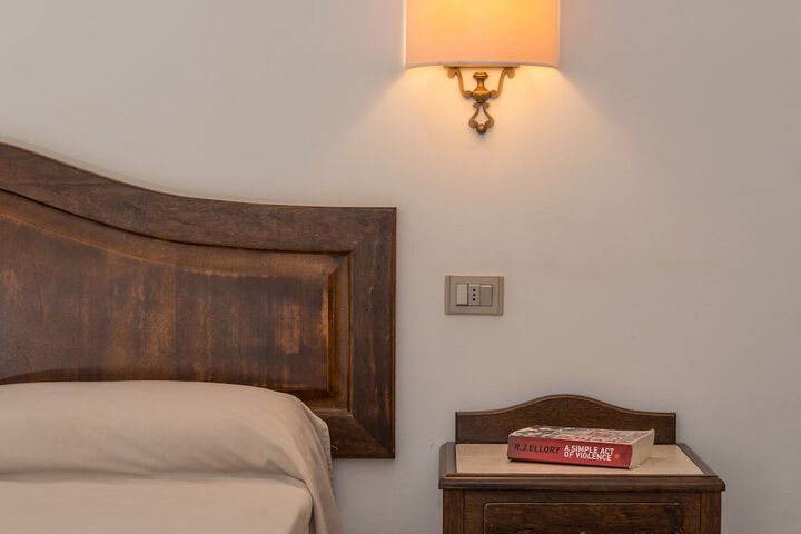 Room 4 of 113