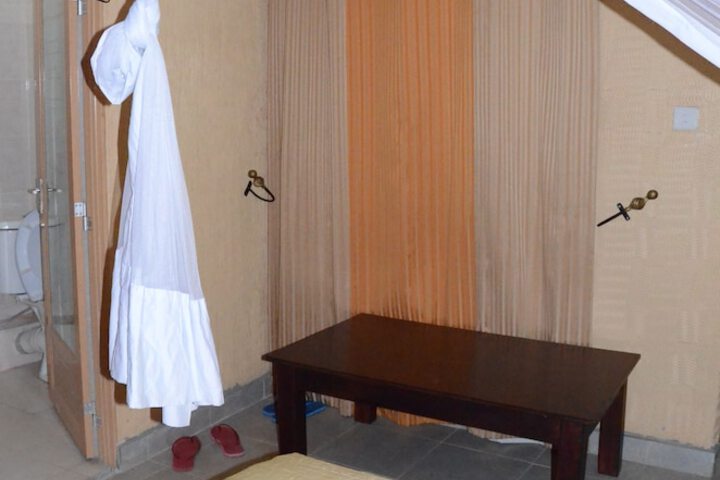 Room 13 of 21