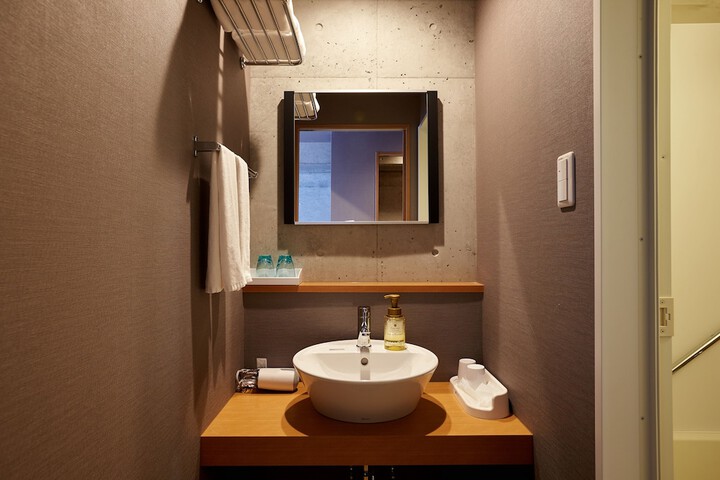 Room 119 of 191