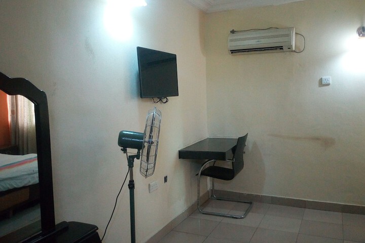 Room 8 of 20