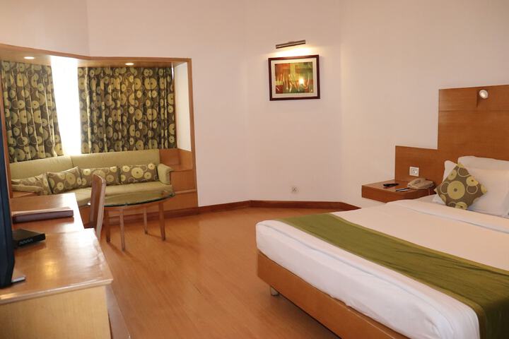 Room 6 of 40