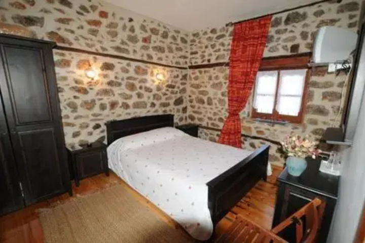 Room 5 of 14