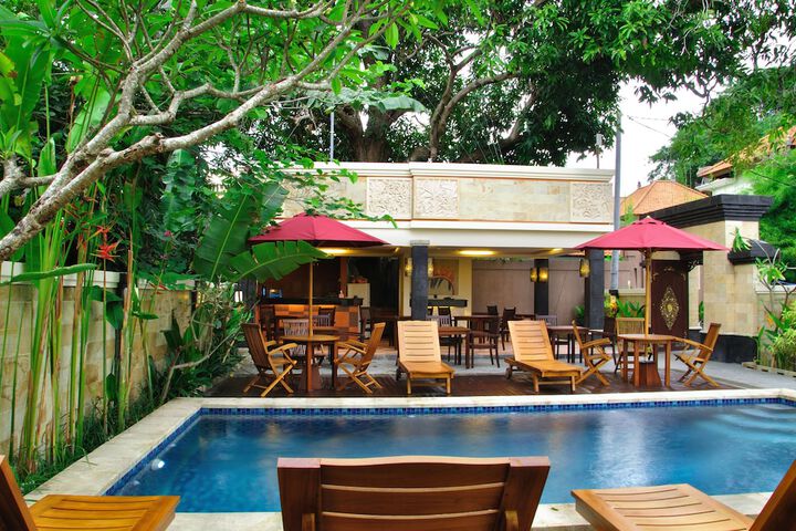 Hotel Pool