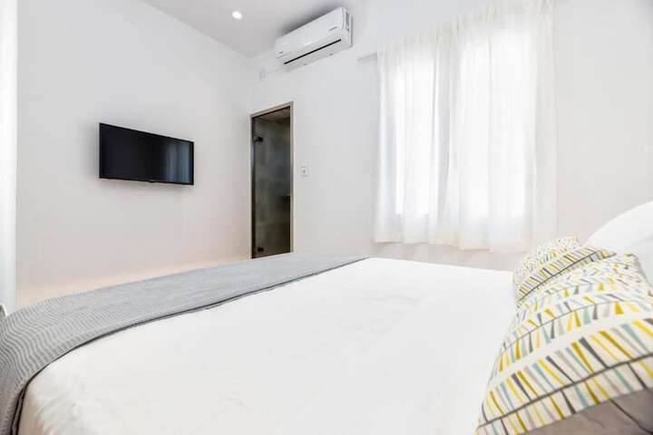 Room 4 of 86