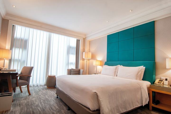 Room 27 of 125