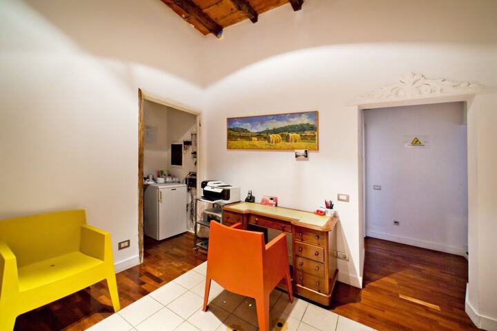 Room 17 of 27