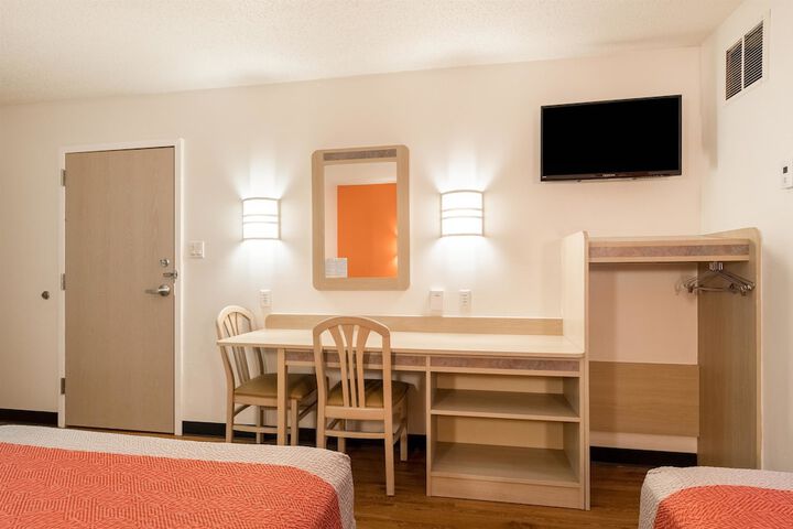 2 Double Beds (8 of 9)