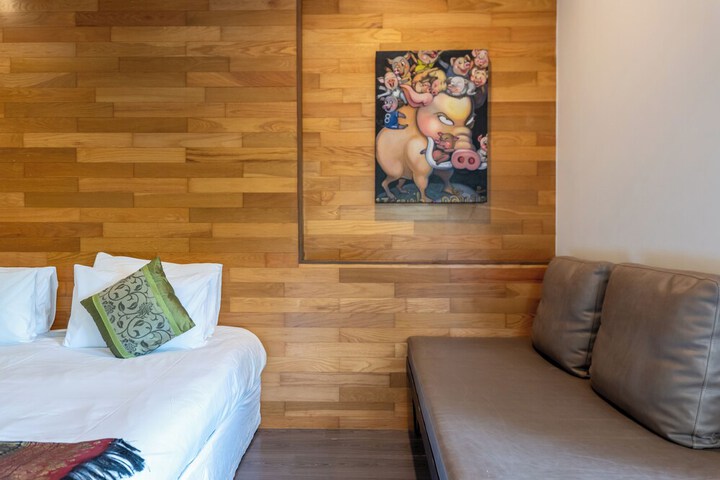 Room 32 of 49
