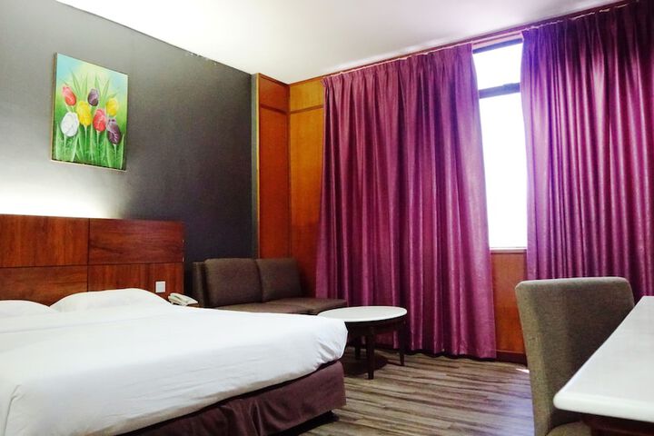 Room 12 of 33