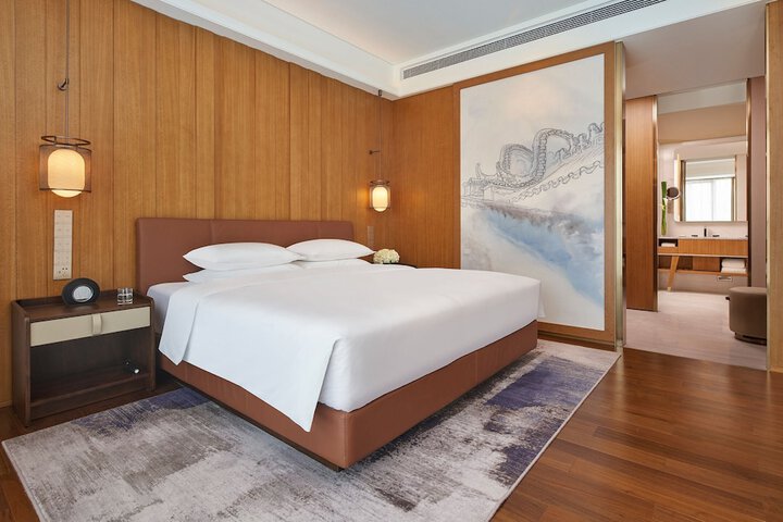 Room 27 of 68