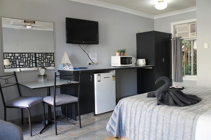 Room 7 of 76