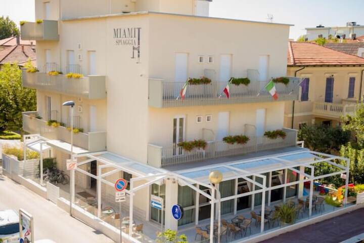Hotel 4 of 25