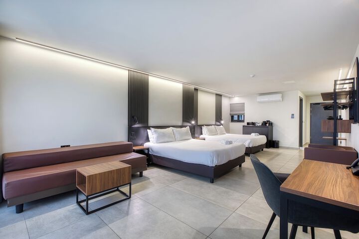 Room 83 of 150