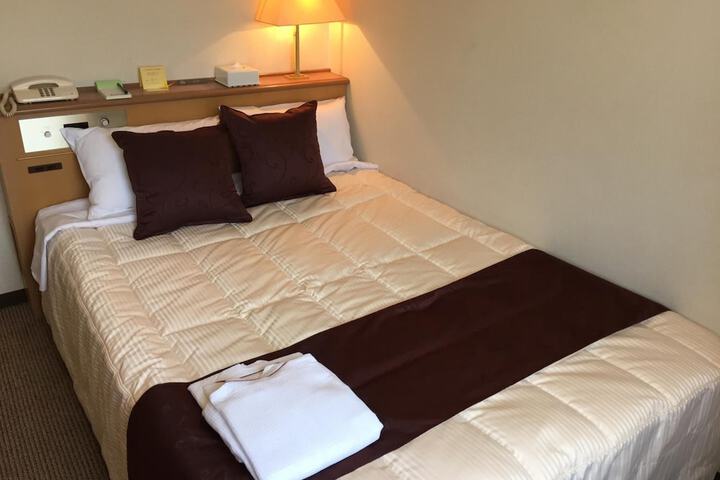 Room 13 of 28