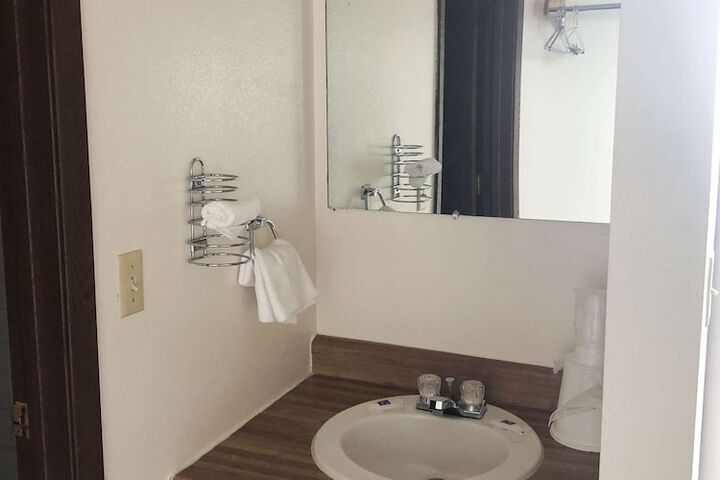 Bathroom sink